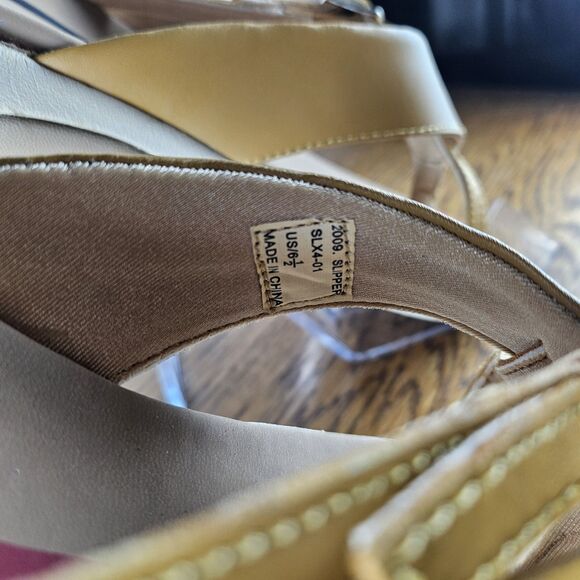 Womens Low Wedge Non Slip Sandals Faux Leather Size 6.5 New in Box - Picture 6 of 6